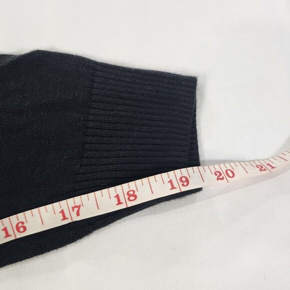 DKNY Pink top with black sleeves. Medium
Lot I - Picture 5 of 5